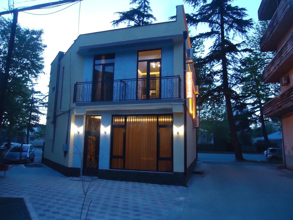 La'Rooms Kutaisi Bagian luar foto