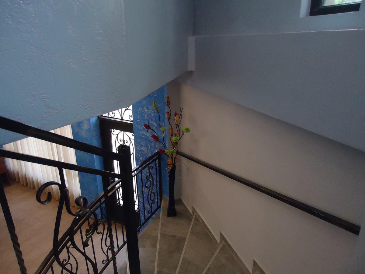 La'Rooms Kutaisi Bagian luar foto