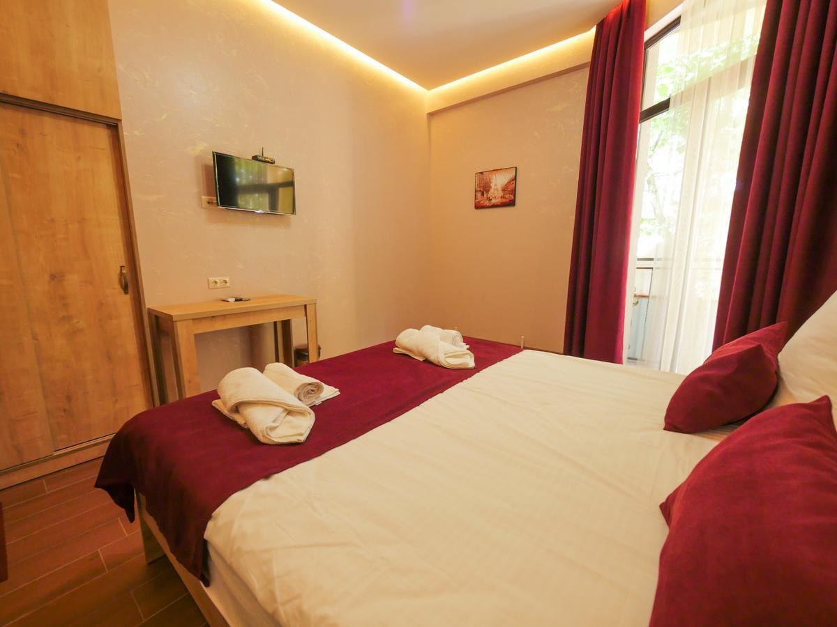 La'Rooms Kutaisi Bagian luar foto